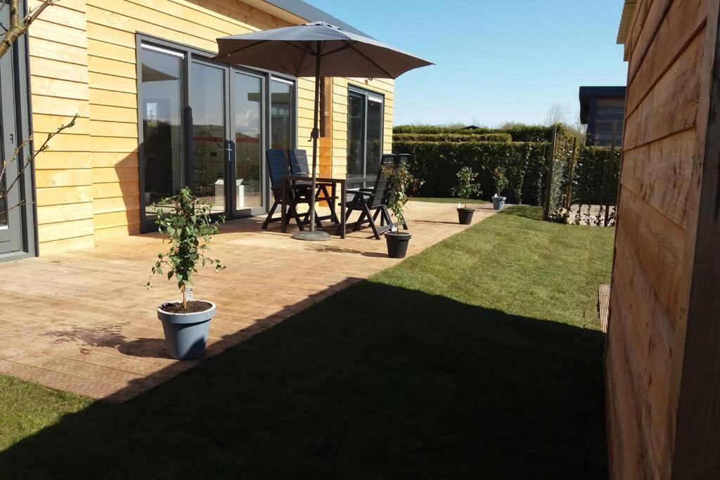 Luxe Vakantie Bungalow Met 3 Slaapkamers Dronrijp Exterior photo